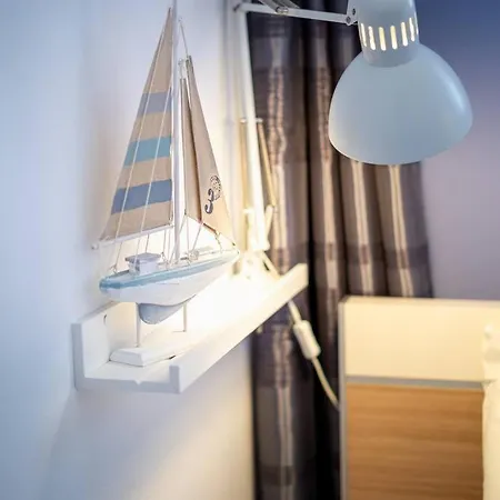 Charming Traditional House In Tiny, Cozy Village Apartamento *