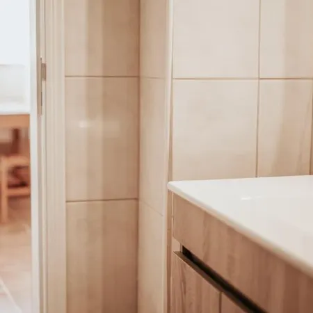 Charming Traditional House In Tiny, Cozy Village Apartamento *