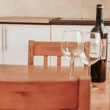 Charming Traditional House In Tiny, Cozy Village Apartamento