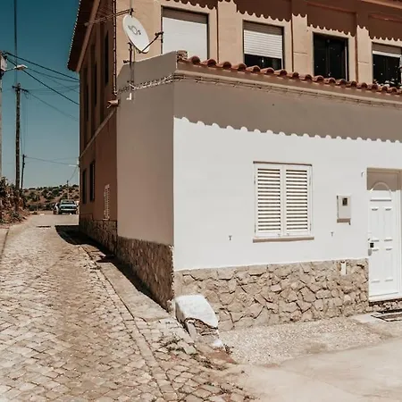 Apartamento Charming Traditional House In Tiny, Cozy Village