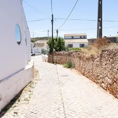 Charming Traditional House In Tiny, Cozy Village Apartamento