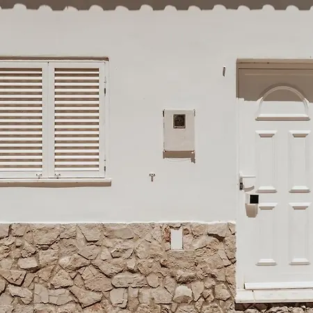 Charming Traditional House In Tiny, Cozy Village Apartment *