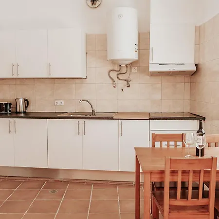 Charming Traditional House In Tiny, Cozy Village * Budens